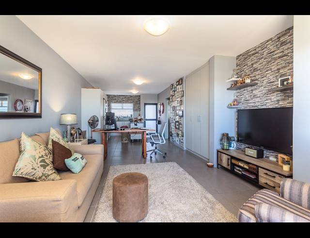 2 BEDROOM APARTMENT SOLD IN BURGUNDY ESTATE